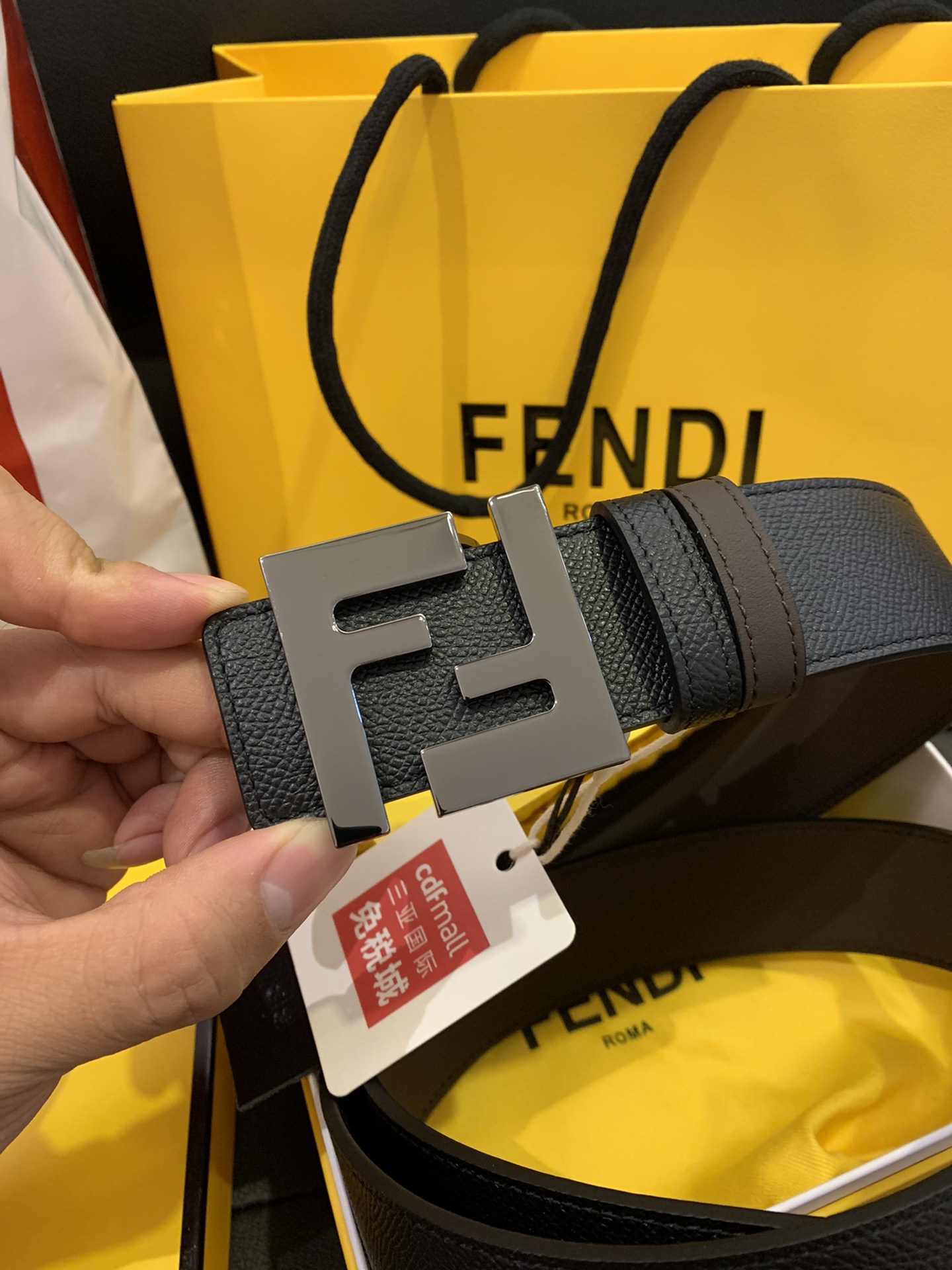 Fendi 寸半宽度双F扣精品五金