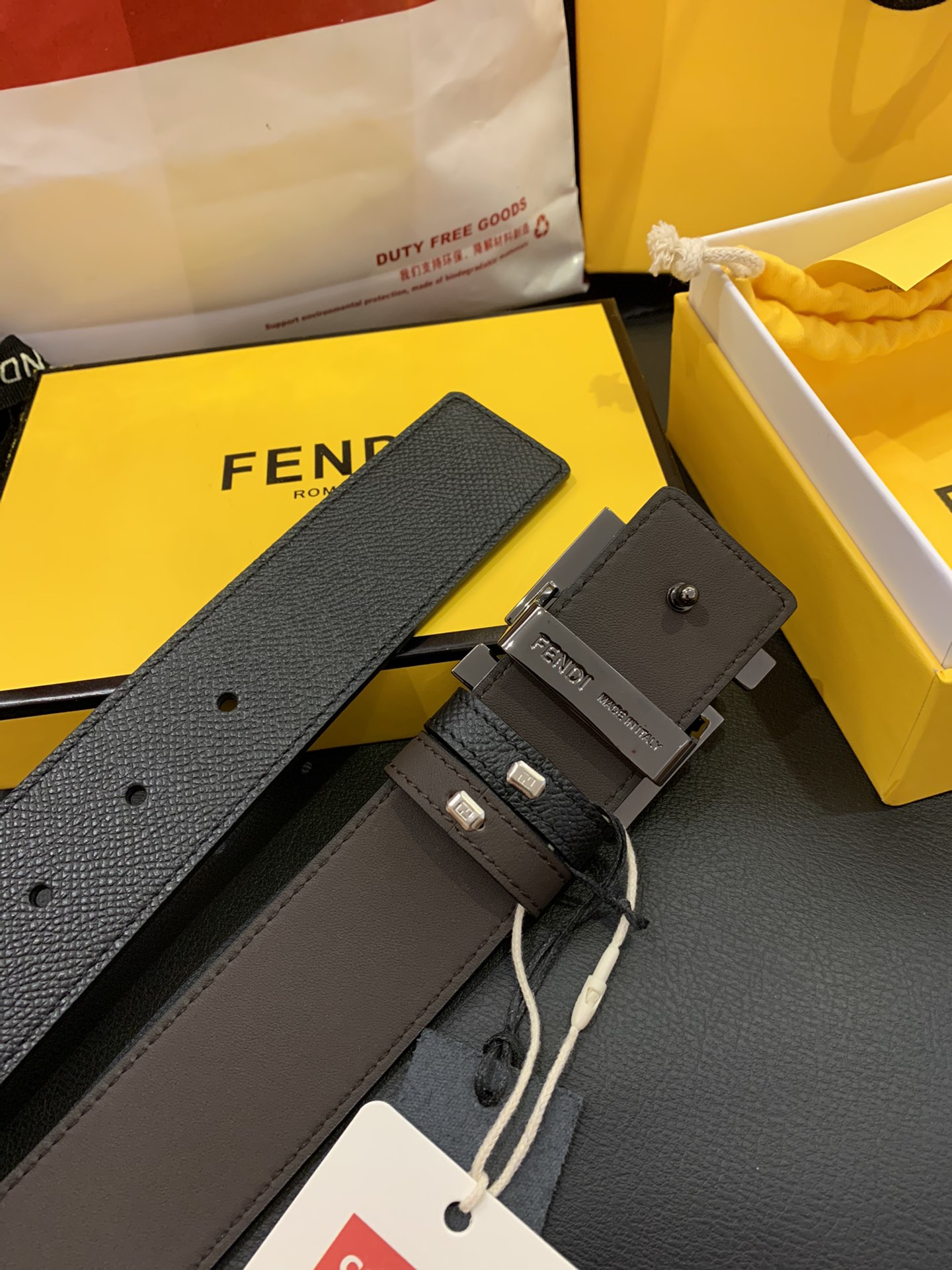Fendi 寸半宽度双F扣精品五金