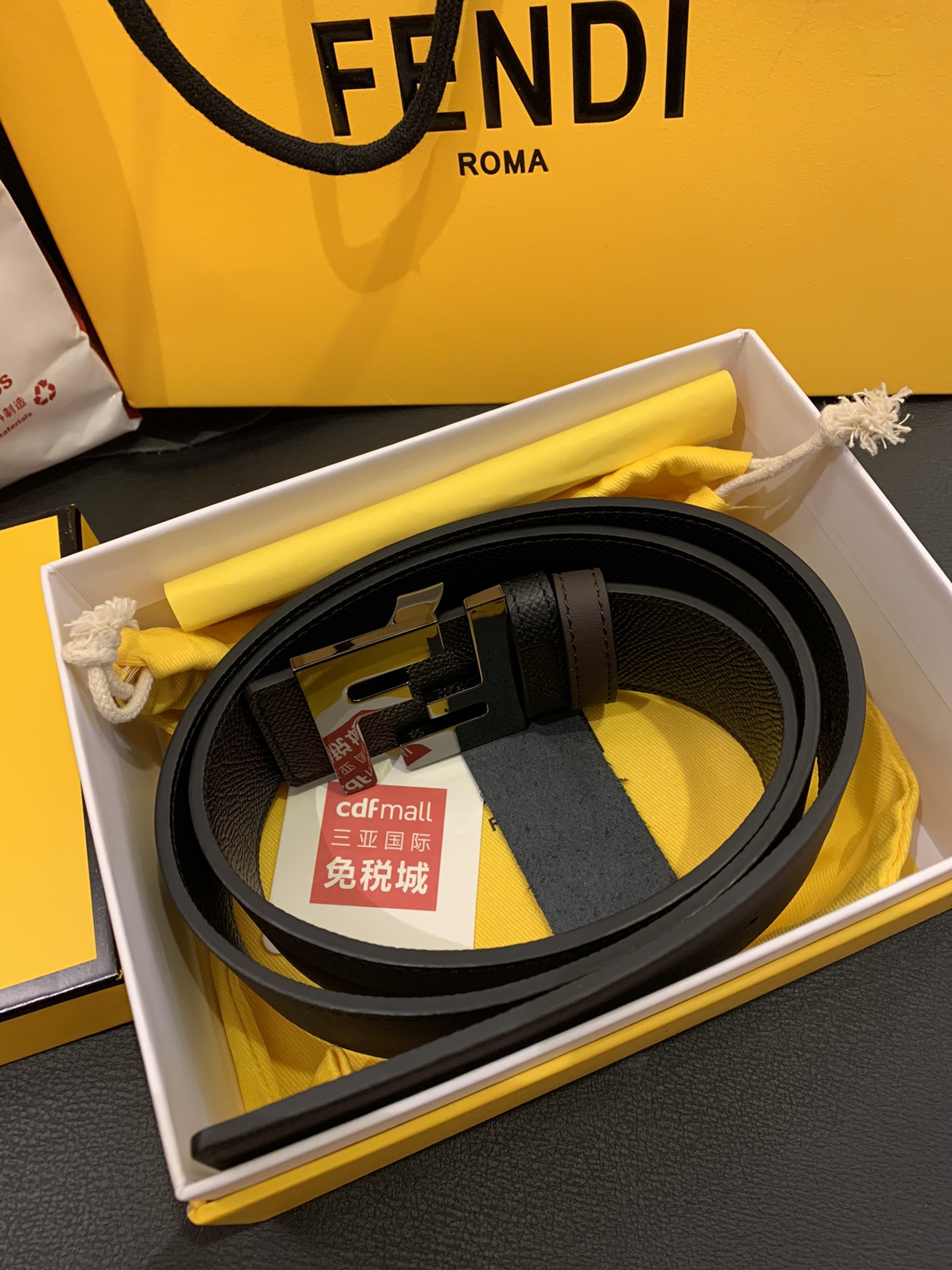 Fendi 寸半宽度双F扣精品五金