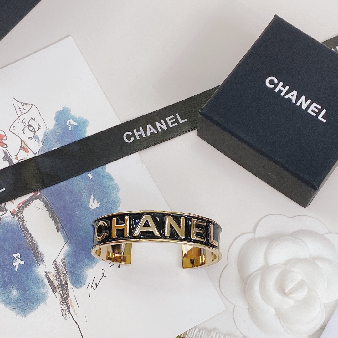 小香 Chanel 字母珐琅手镯 4