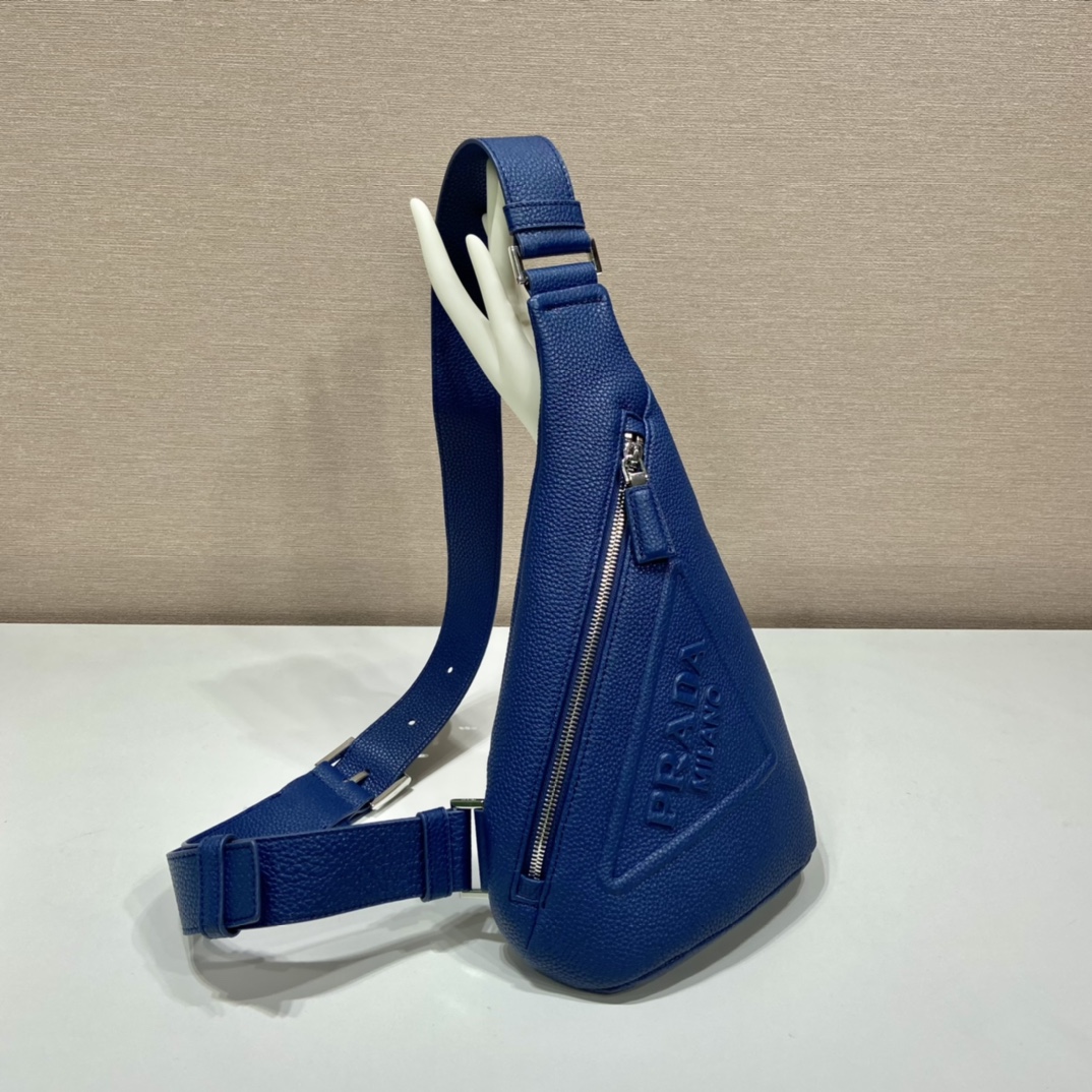 PRADA普拉达鹿皮纹牛皮新款胸包2VZ098