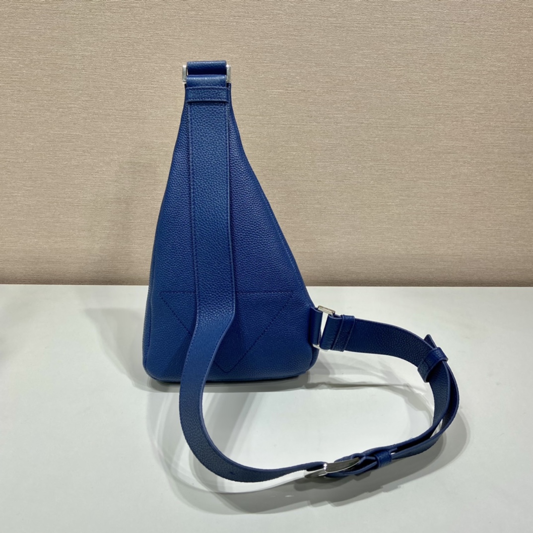 PRADA普拉达鹿皮纹牛皮新款胸包2VZ098