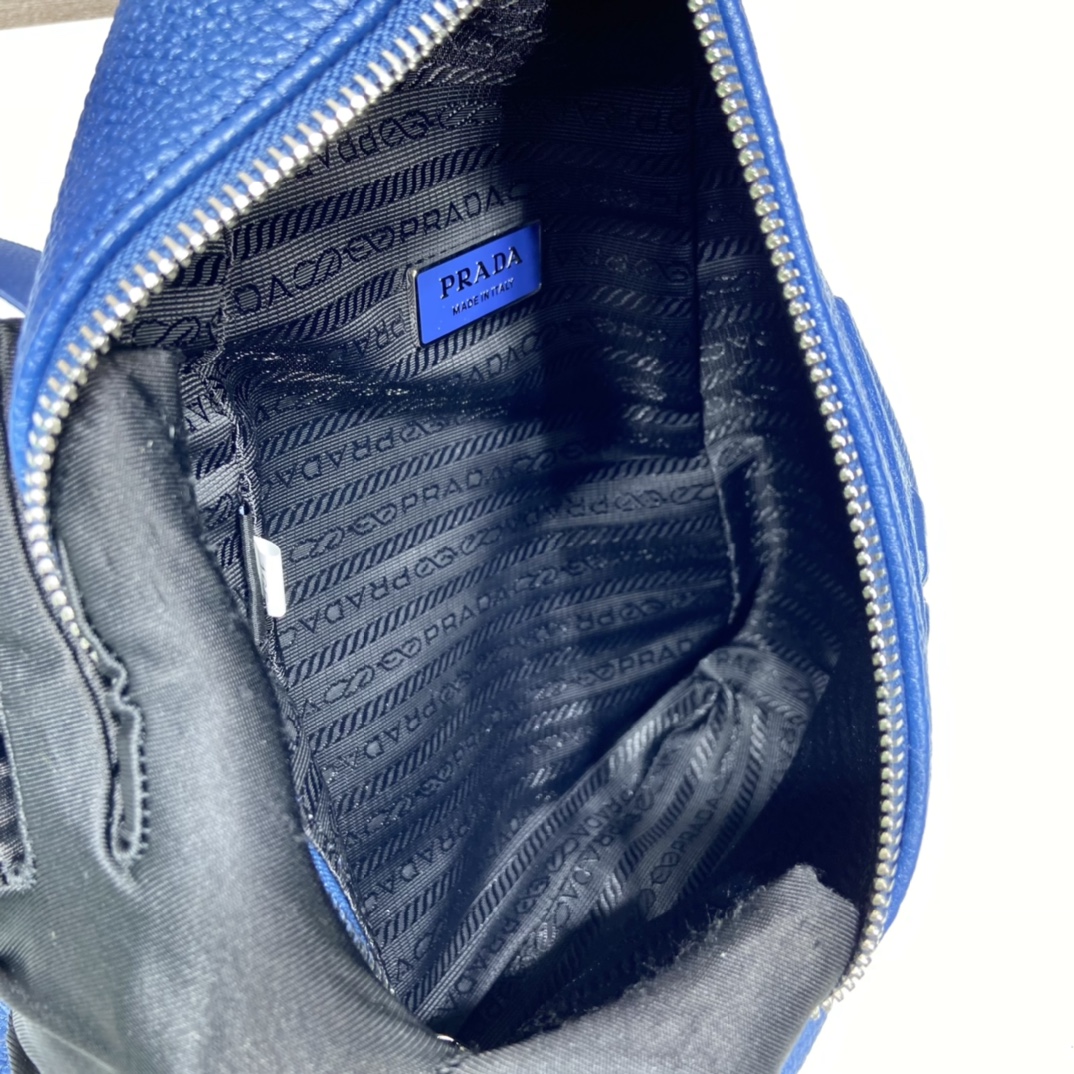 PRADA普拉达鹿皮纹牛皮新款胸包2VZ098