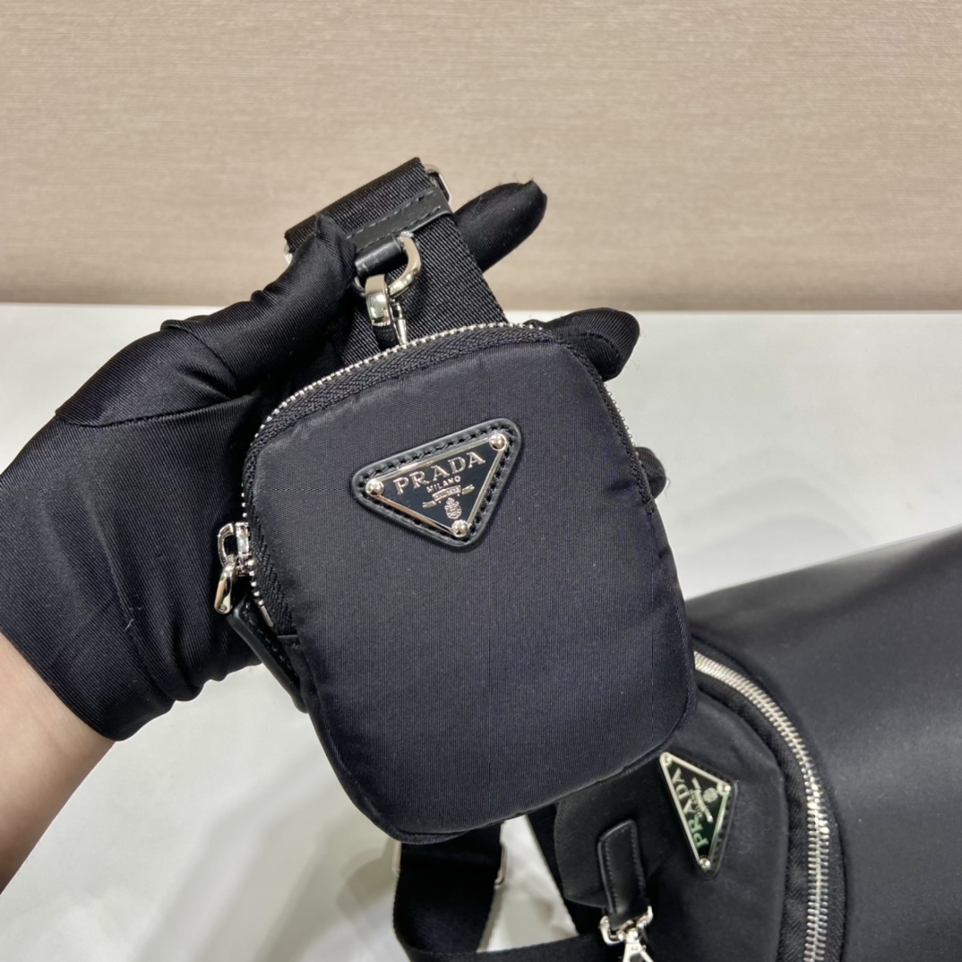 PRADA普拉达三角形徽标男女通用单肩包2VH147