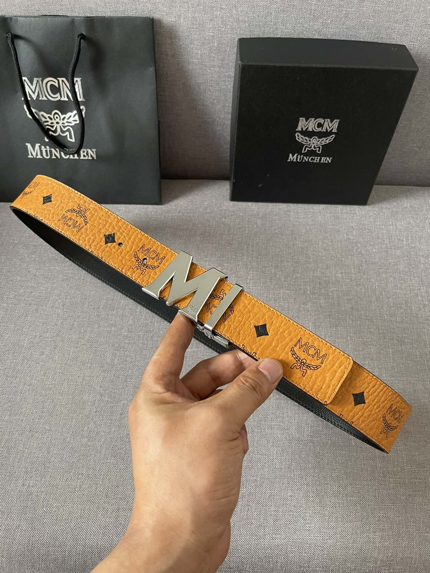 M️M腰带一直深受广大青年男女的追捧