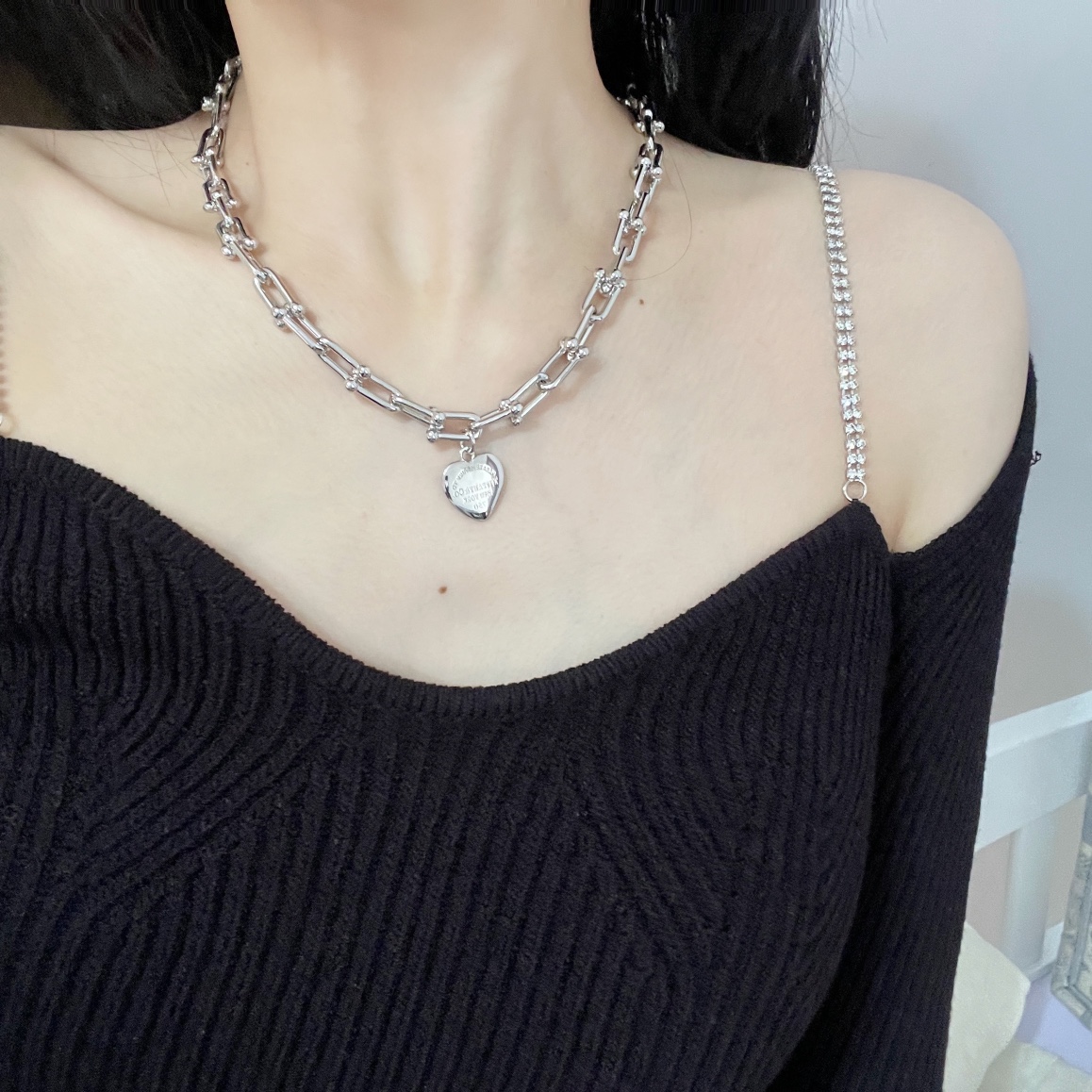 Tiffany & Co. Tiffany HardWear系列优雅与颠覆精神并存 敏锐地捕捉到了 纽约街头 女性的精髓与能量