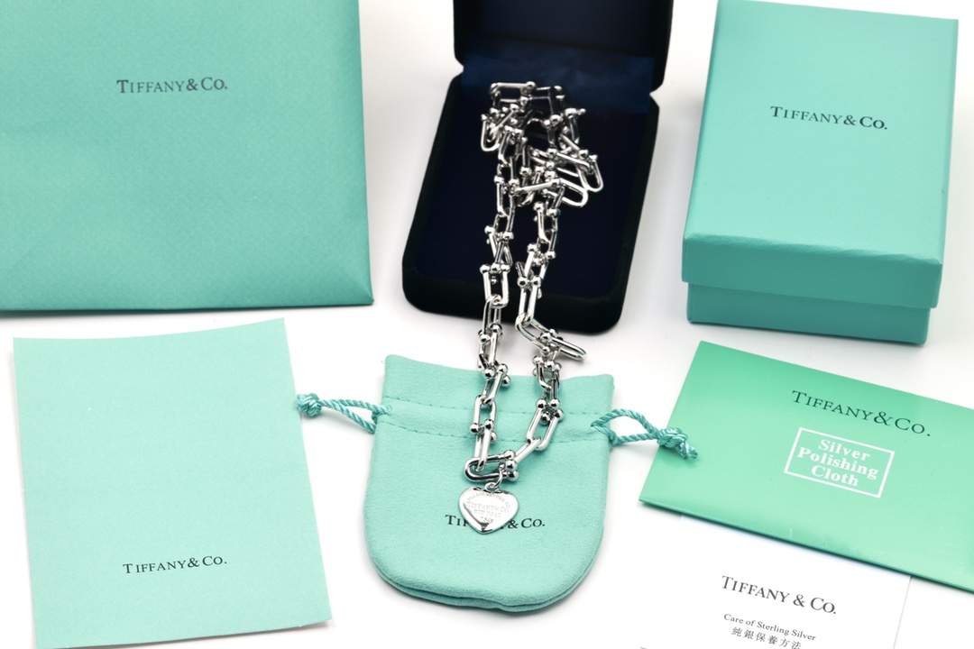 Tiffany & Co. Tiffany HardWear系列优雅与颠覆精神并存 敏锐地捕捉到了 纽约街头 女性的精髓与能量