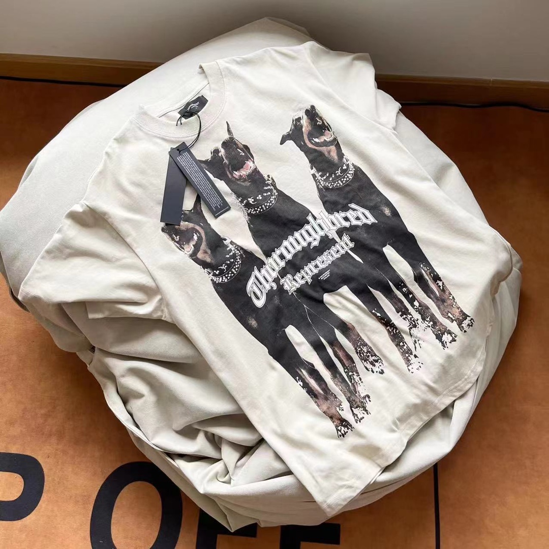 Represent Vintage Tee
杜宾犬 圆领T恤
单品信息:
平纹针织 32s全棉精梳双纱面料 270克
罗纹针织 1X1拉架罗纹 由95%进口聚酯纤维5%进口粘胶混纺而成
这款印花采用的是康利白墨数码直喷
完全不需要打底胶才喷射图案,全图印花轮廓融入面料条纹,克重再高
图形在大都不会闷热
十分透气只有白墨直喷才出来完美的效果~
颜色:
Vintage 杏
Vintage 黑
尺码:
S M L XL