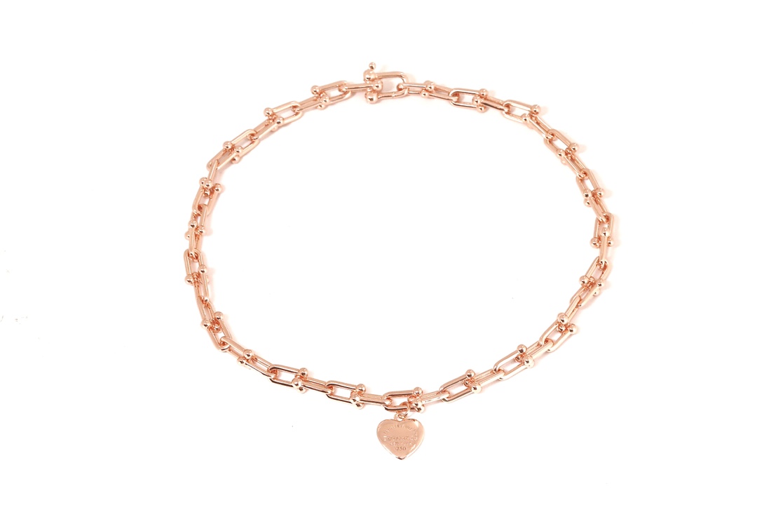 Tiffany & Co. Tiffany HardWear系列优雅与颠覆精神并存 敏锐地捕捉到了 纽约街头 女性的精髓与能量