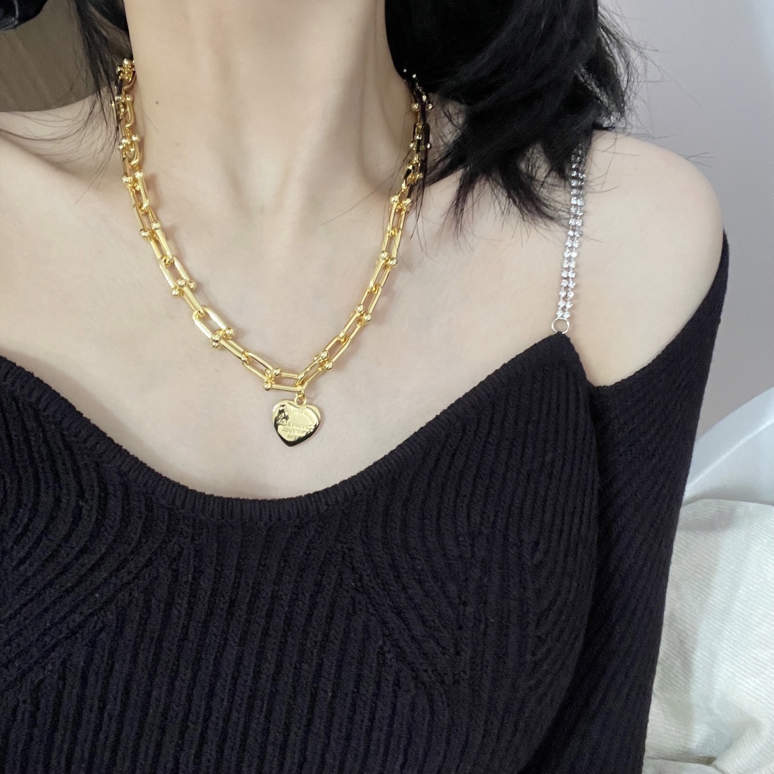 Tiffany & Co. Tiffany HardWear系列优雅与颠覆精神并存 敏锐地捕捉到了 纽约街头 女性的精髓与能量