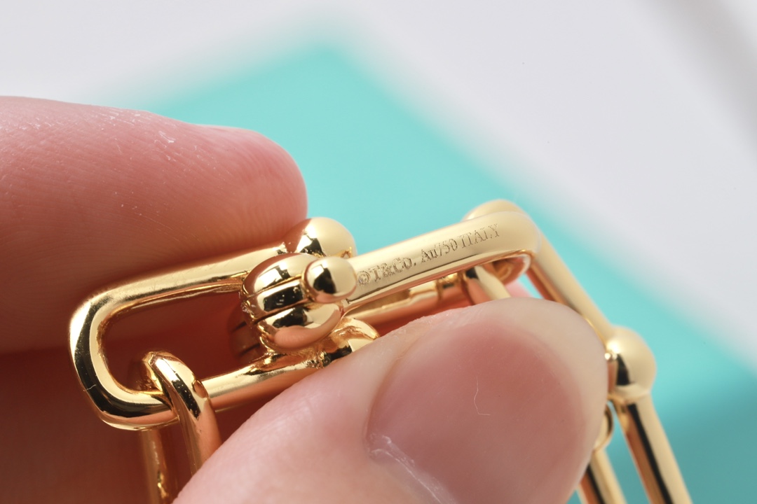 Tiffany & Co. Tiffany HardWear系列优雅与颠覆精神并存 敏锐地捕捉到了 纽约街头 女性的精髓与能量