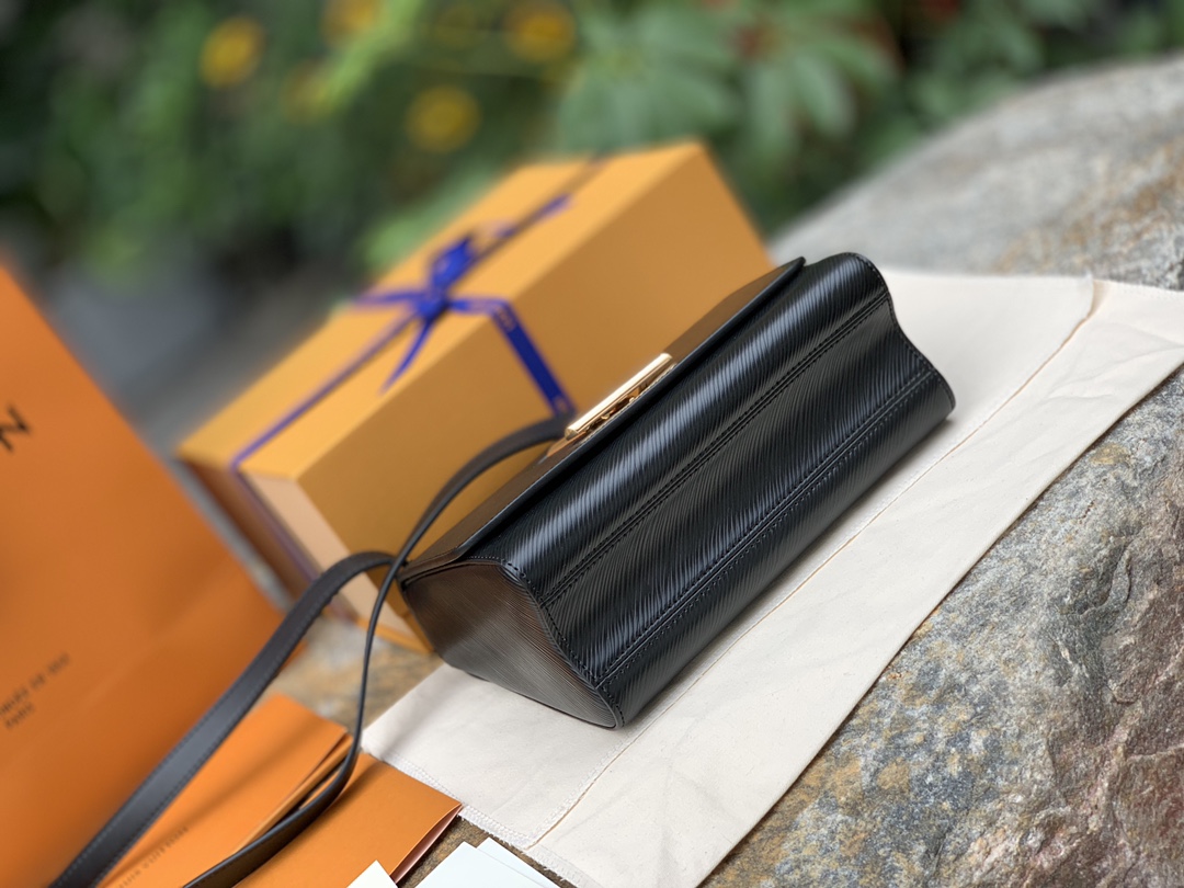 🌼 m59402尺寸23 x 17 x 9.5 CM‬‭原厂渠道好货！代购们最爱的品质，放心入！本款 T