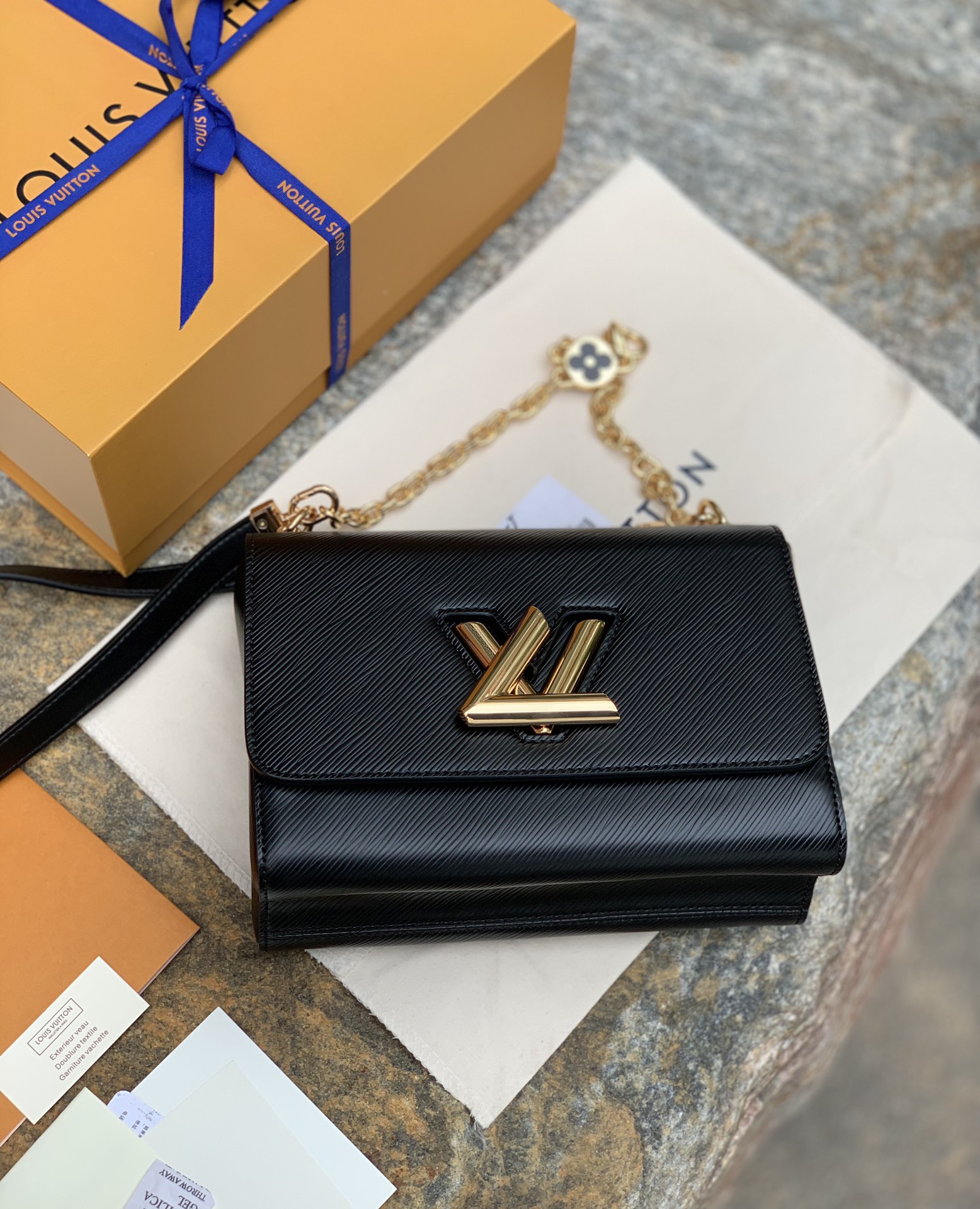 🌼 m59402尺寸23 x 17 x 9.5 CM‬‭原厂渠道好货！代购们最爱的品质，放心入！本款 T