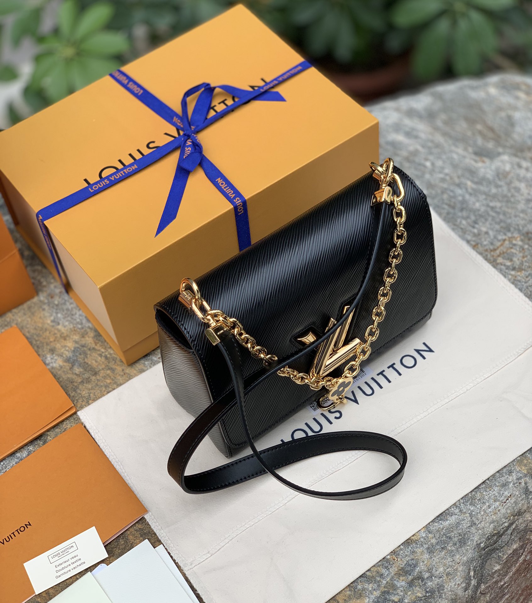 🌼 m59402尺寸23 x 17 x 9.5 CM‬‭原厂渠道好货！代购们最爱的品质，放心入！本款 T