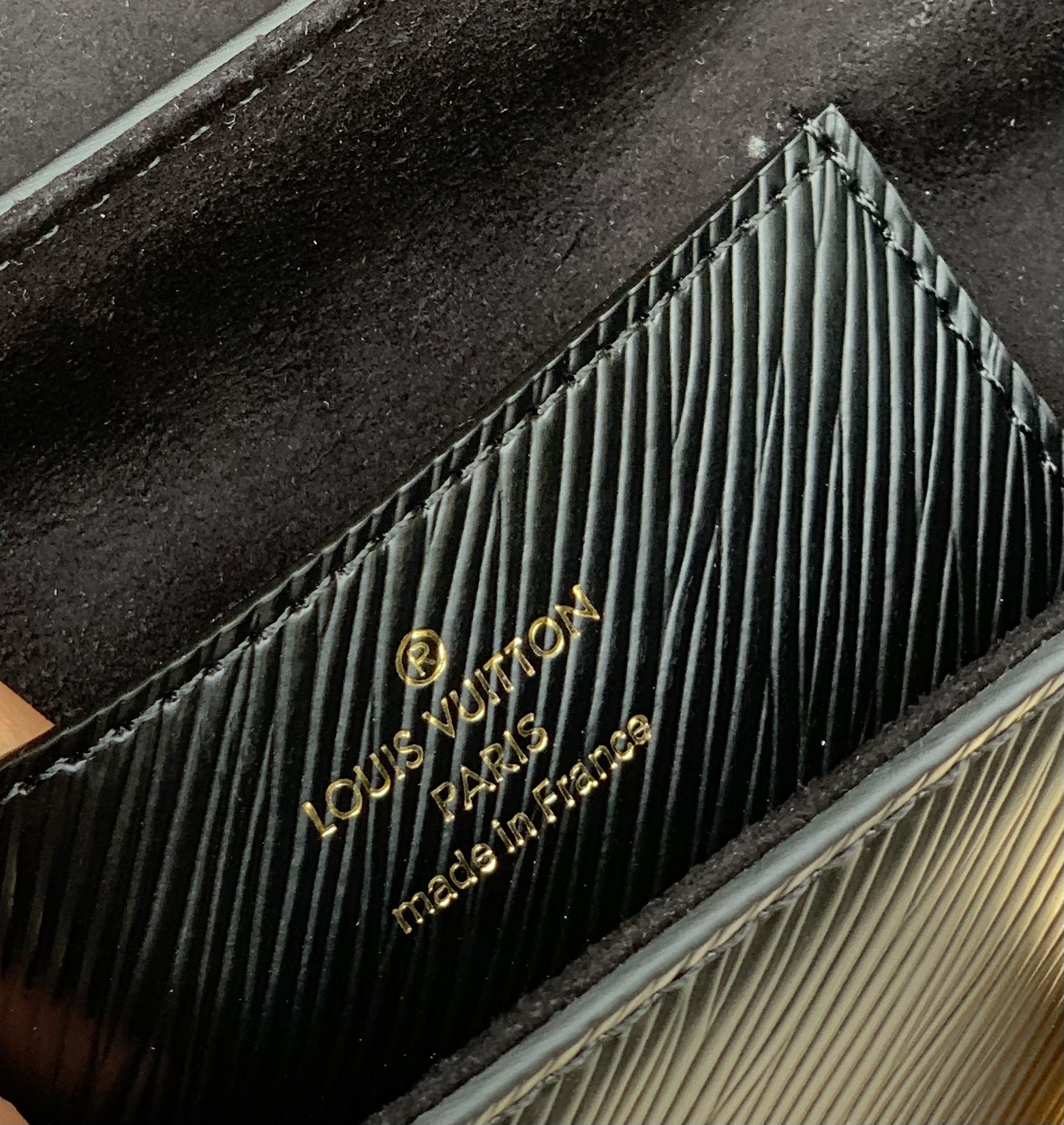 🌼 m59402尺寸23 x 17 x 9.5 CM‬‭原厂渠道好货！代购们最爱的品质，放心入！本款 T