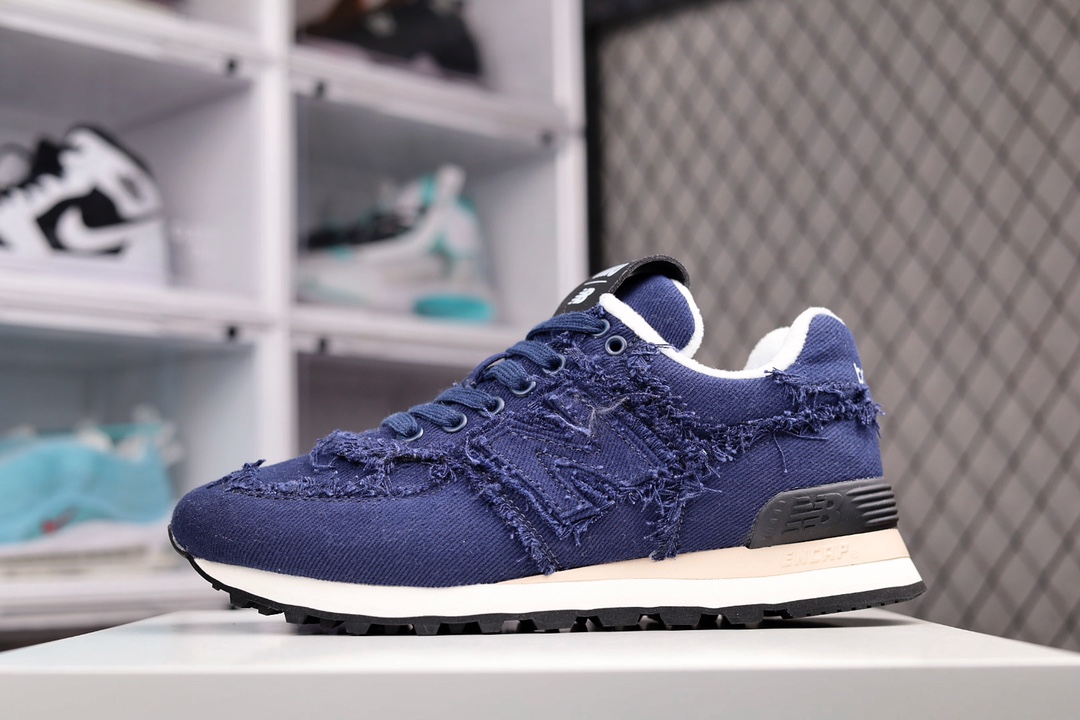 G5 意大利奢侈品牌Miu Miu x NB新百伦New Balance 574系列低帮经典复古休闲运动慢跑鞋“帆布奶茶毛边流苏”采用环保耐磨牛仔帆布鞋面材质 三层组合大底,中底嵌入搭载功能性 ENCAP缓震中底 韩星李瑜美、吴涟序、张员瑛明星同款588RC