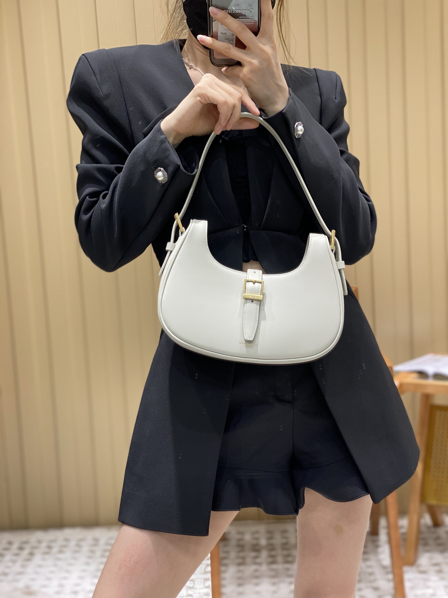 Saint laurent Ysl 𝗟𝗲 𝗙𝗲𝗿𝗺𝗼𝗶𝗿 马鞍腋下包 672615白色