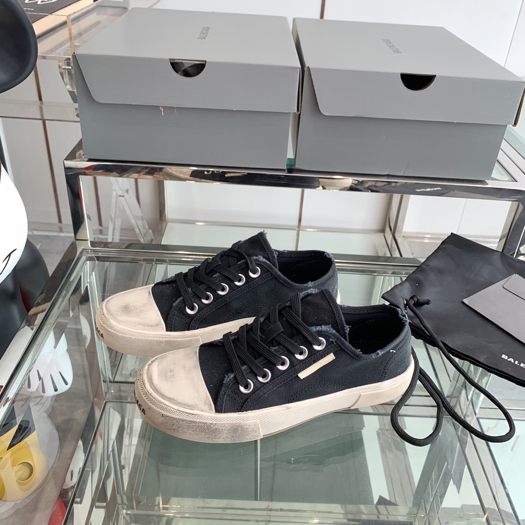 BALENCIAGA最新Paris情