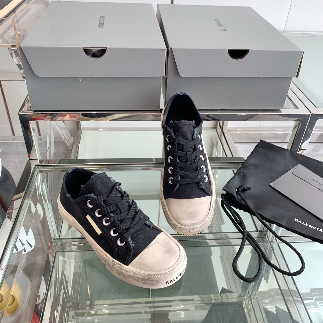 BALENCIAGA最新Paris情