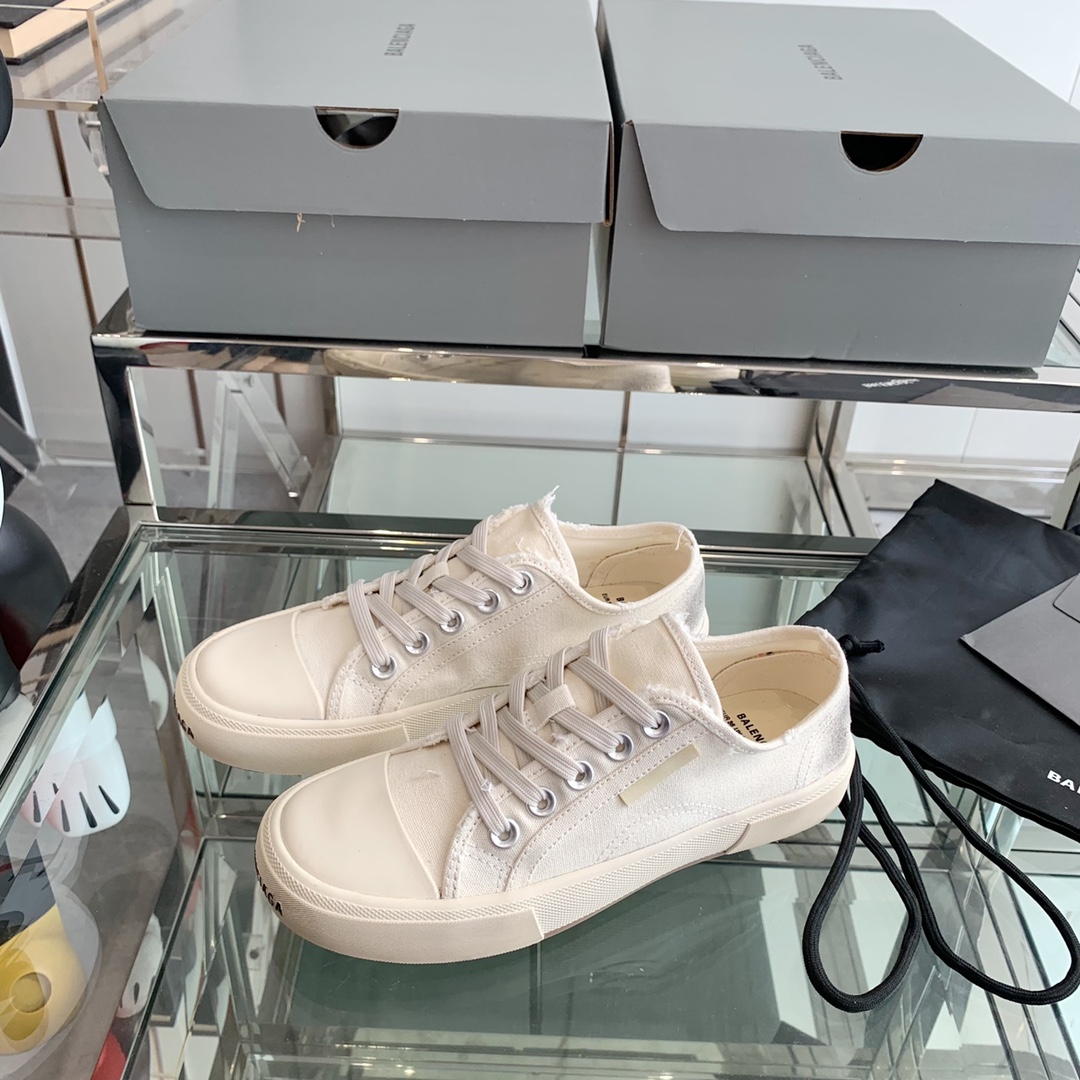 BALENCIAGA最新Paris情