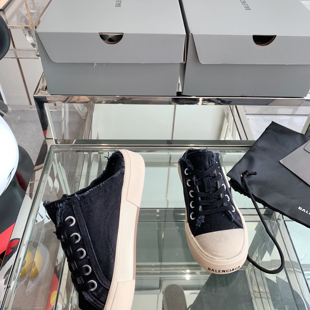 BALENCIAGA最新Paris情