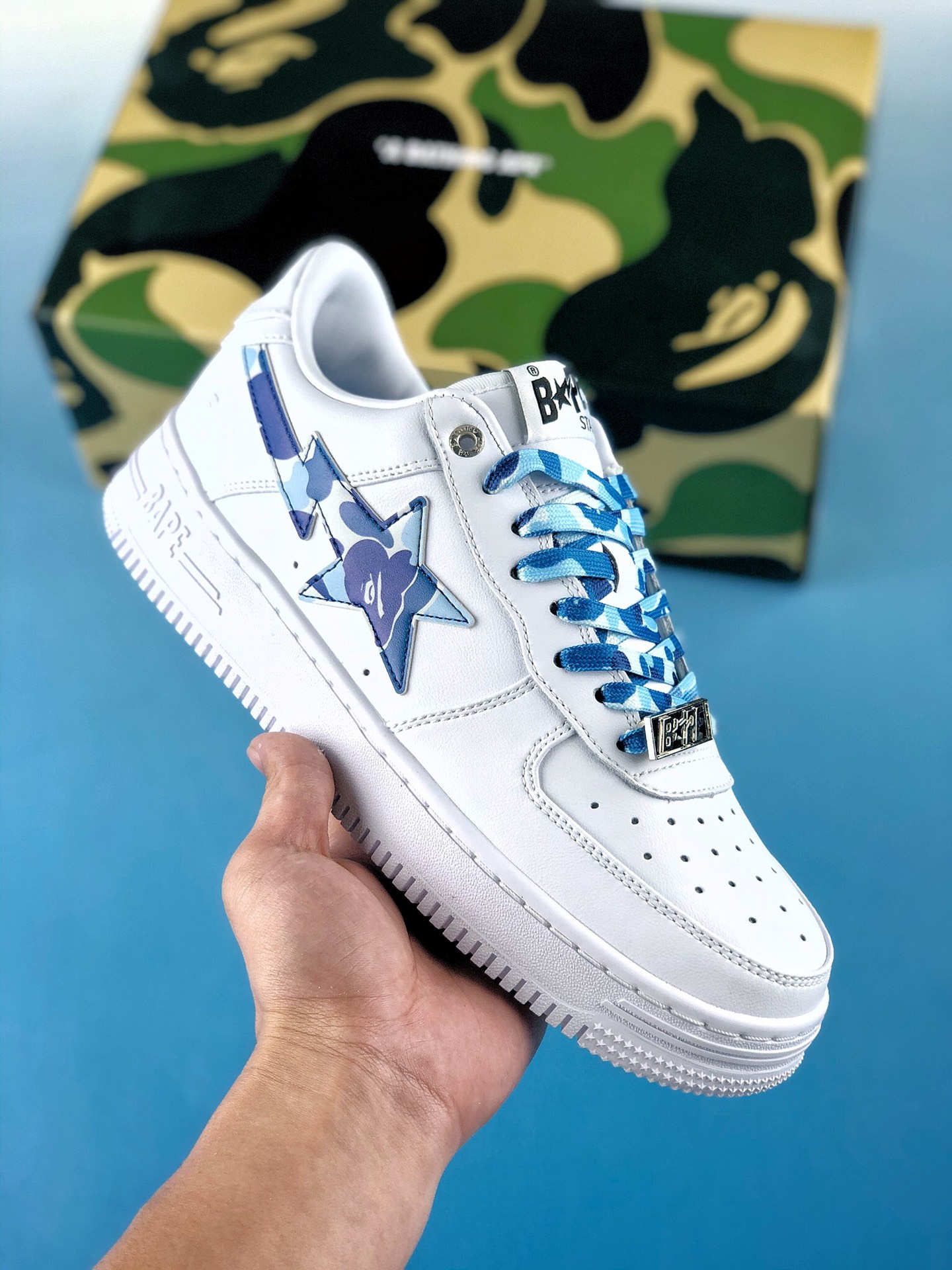 本地自取 核心放店
Bape Sta Low 人气单品
猿人头经典回归 全鞋包括内衬和鞋舌都是白色牛皮高规格用料，质感高级且耐脏。猿人头LOGO压印，金属猿人头鞋带扣，尽显Bape的设计诚意，Ortholite缓震材质脚感舒适耐穿，区别市面虚高版本最强性价比   
货号:1H20191045
尺码:36 36.5 37.5 38 38.5 39 40 40.5 41 42 42.5 43 44 44.5 45