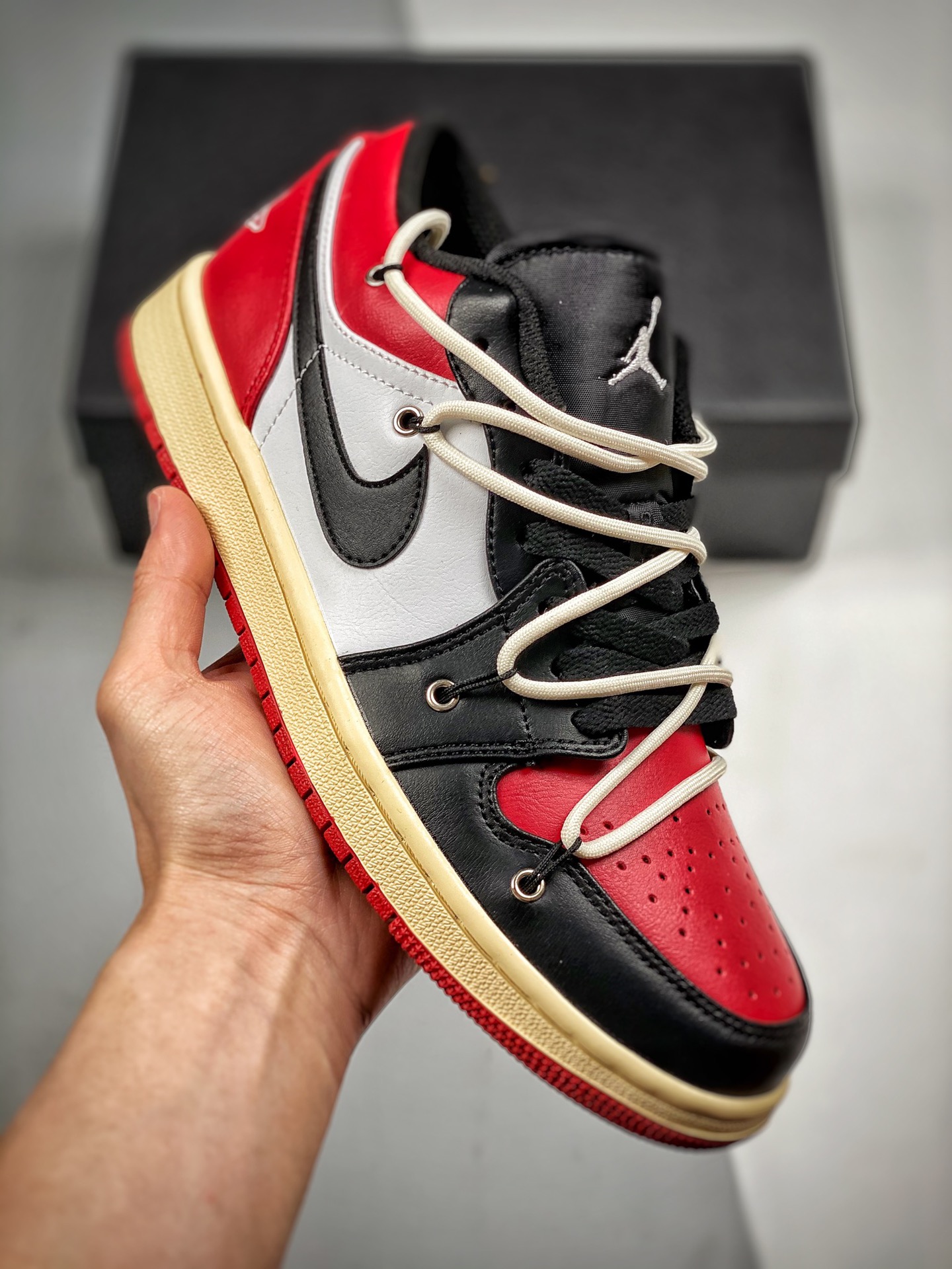 -4 Air Jordan 1 Low con cordones deconstruidos, zapatilla de baloncesto casual de caña baja de estilo retro y cultural.…