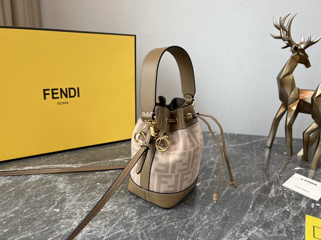 FEND1#新款montresorbag满FF法兰绒水桶包经典老花水桶包身采用法兰绒材质显得更复古时髦包