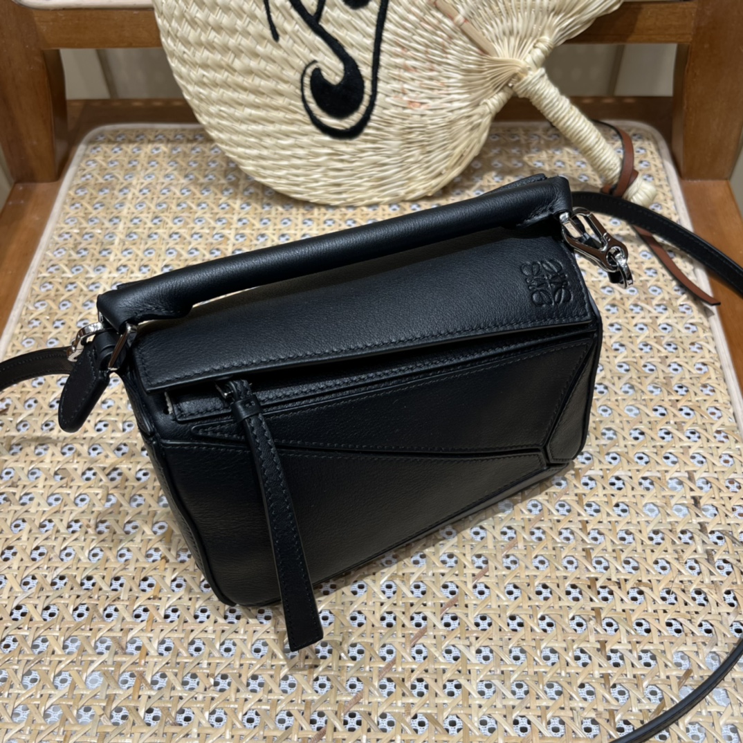 תיק יד עור שחור Loewe Puzzle מהדורת, 18x12.5x8 ס"מ 6 i1651390376 8625 4
