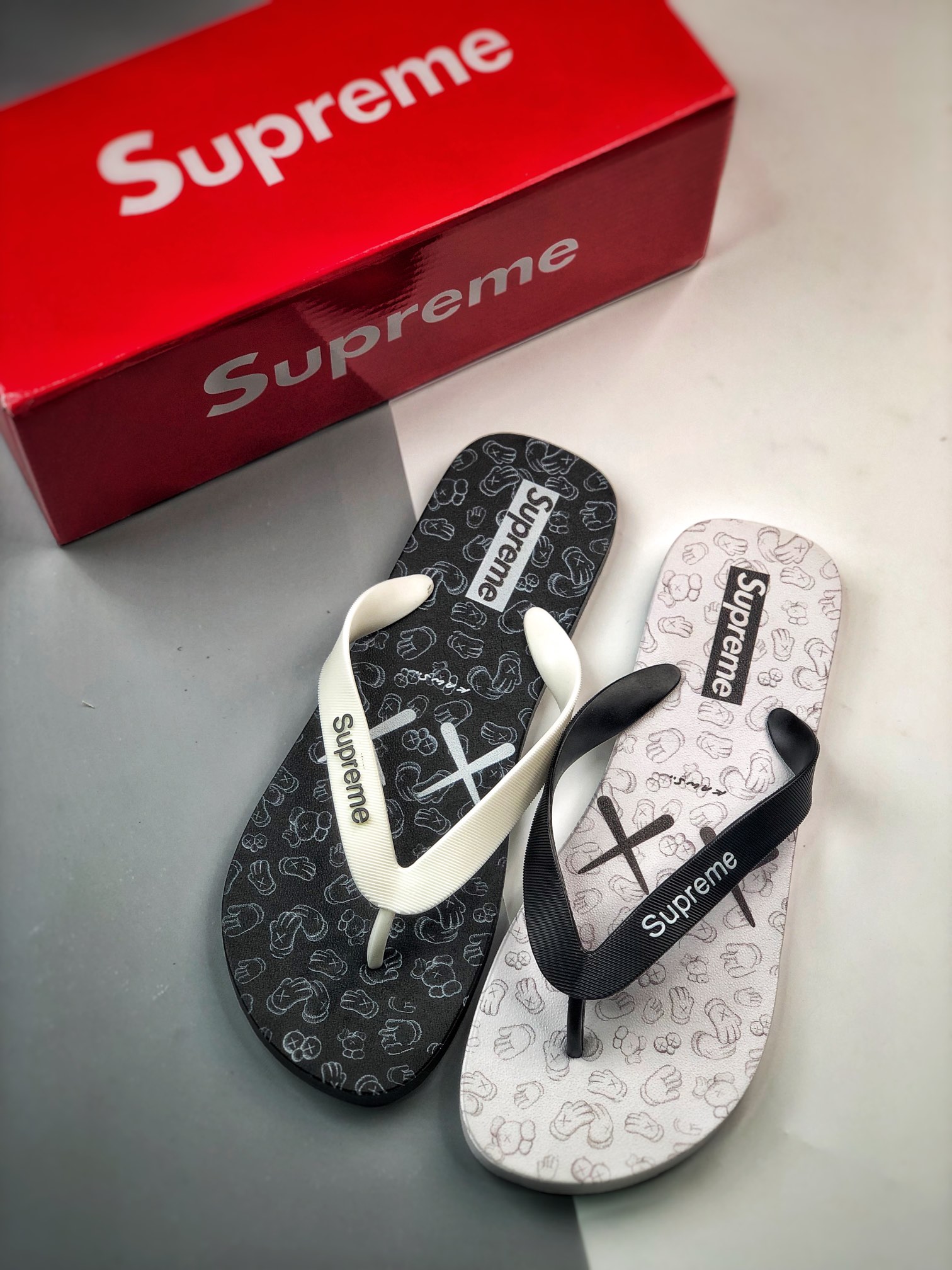 Supreme suprize design street fashion beach slippers couples