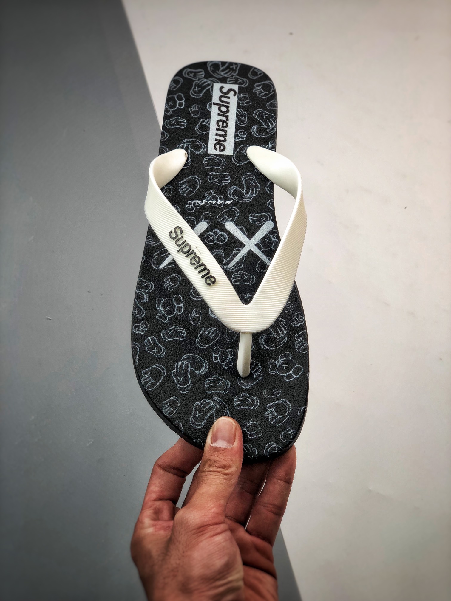 Supreme suprize design street fashion beach slippers couples