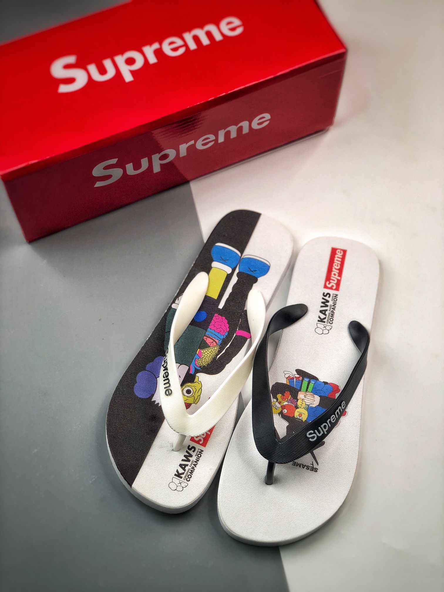 Supreme suprize design street fashion beach slippers couples
