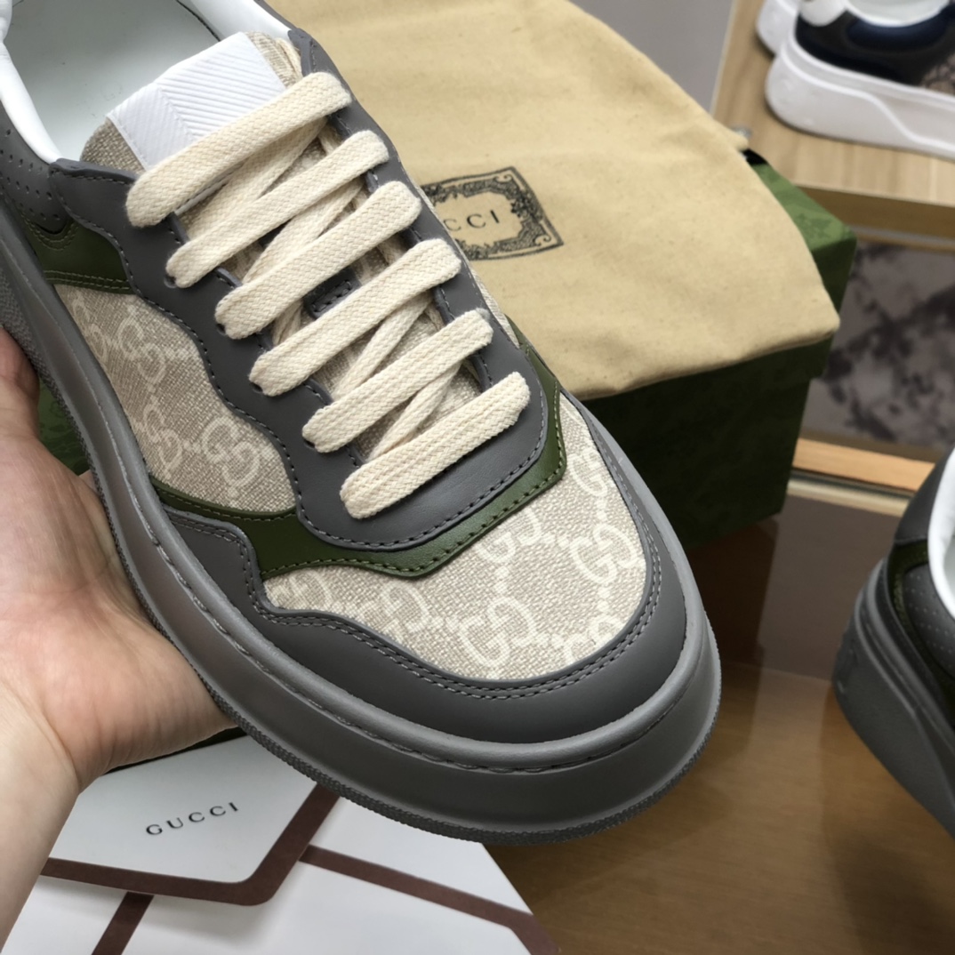 GUCCI古驰   采用牛皮材质GG印花帆布情侣款运动鞋