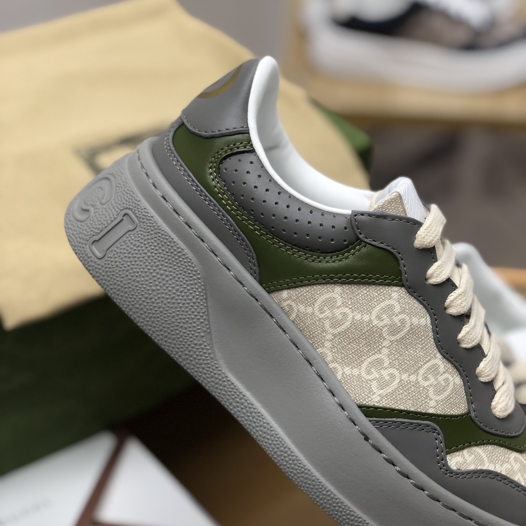 GUCCI古驰   采用牛皮材质GG印花帆布情侣款运动鞋