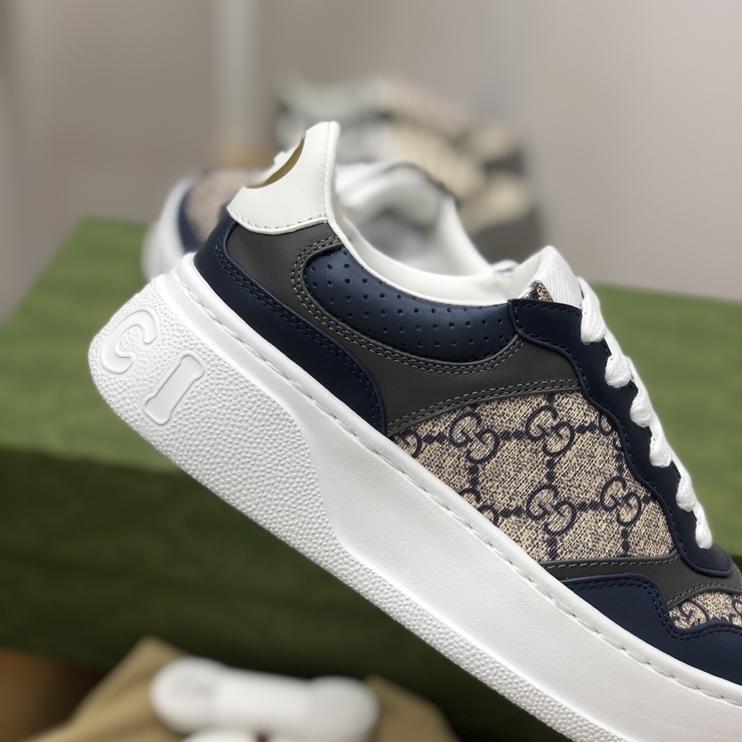 GUCCI古驰 采用牛皮材质GG印花帆布情侣款运动鞋