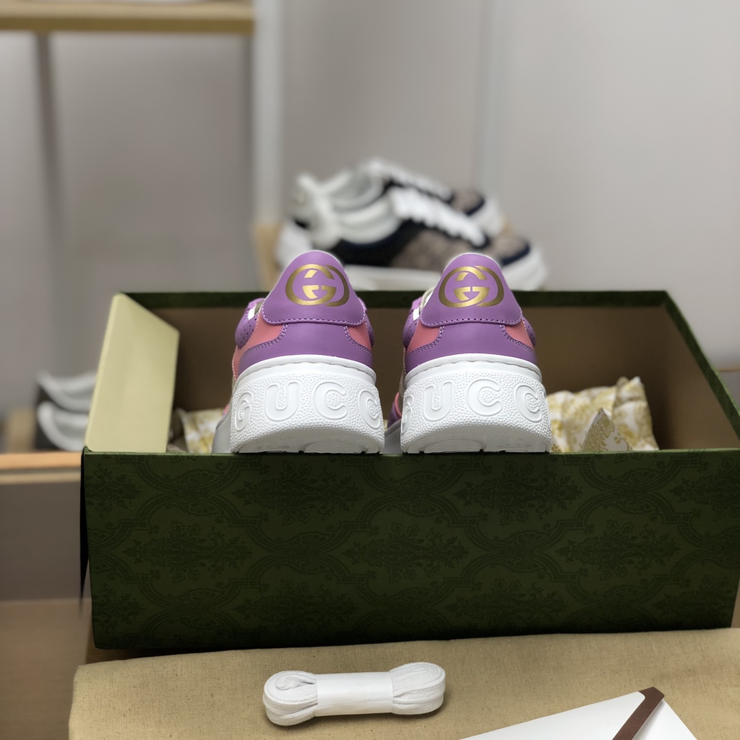 GUCCI古驰   采用牛皮材质GG印花帆布女款运动鞋
