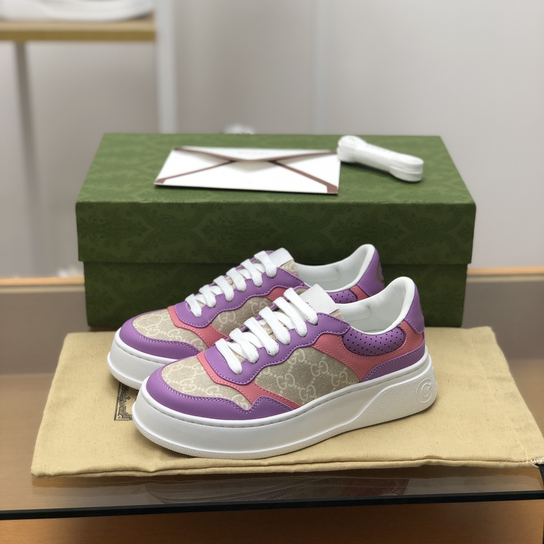 GUCCI古驰   采用牛皮材质GG印花帆布女款运动鞋