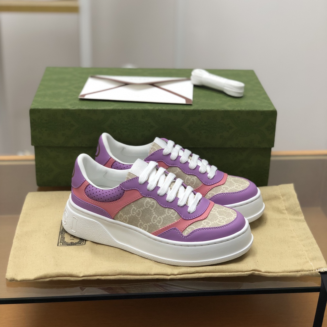 GUCCI古驰   采用牛皮材质GG印花帆布女款运动鞋