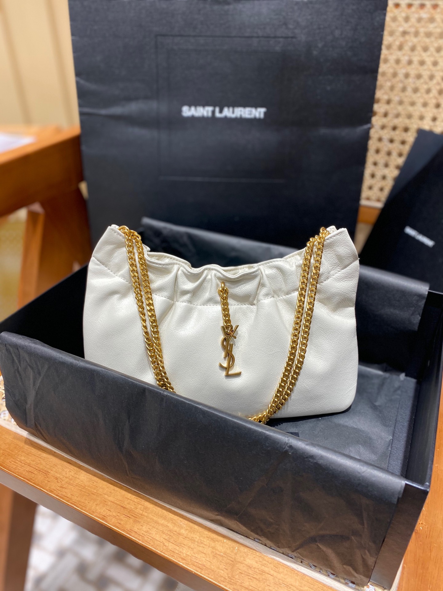 Saint laurent Ysl 专柜新款云朵型腋下链条包 681632白色金扣