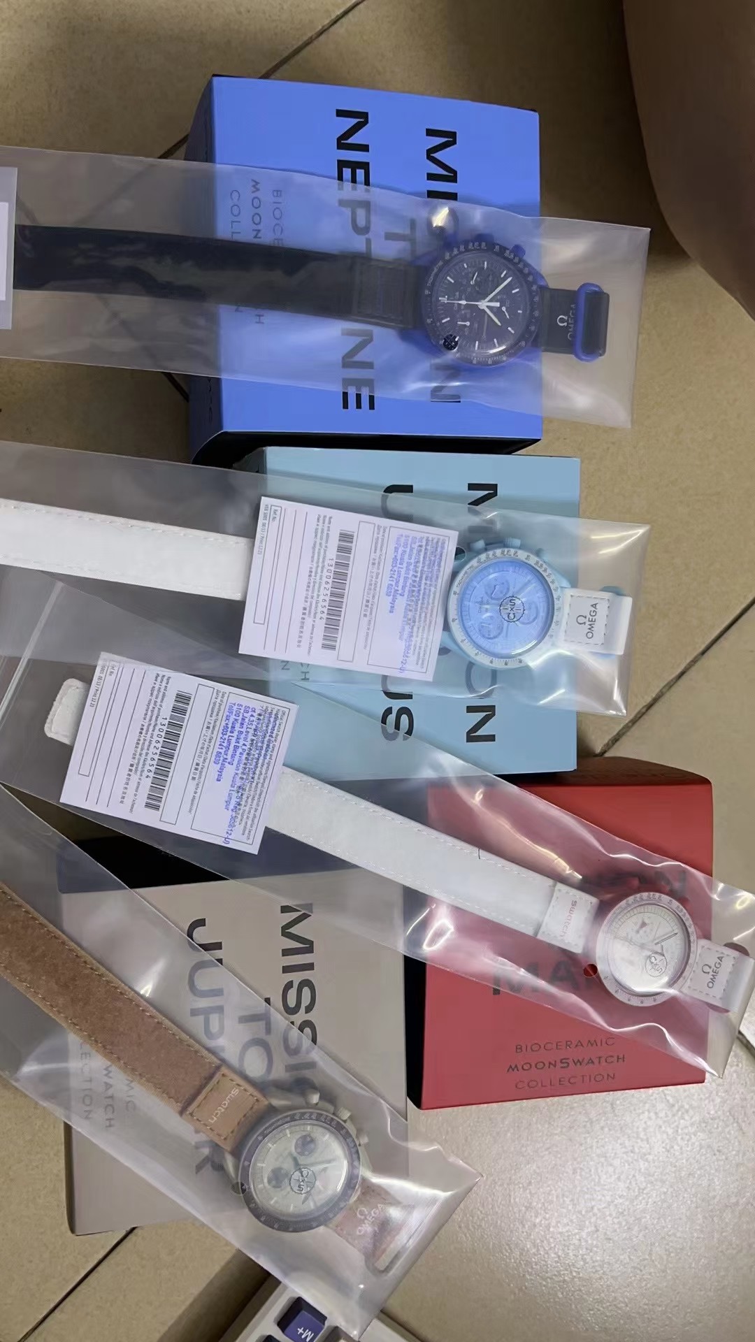 斯沃琪联名由于新款价格频繁变动，批出去手表只换不退的！