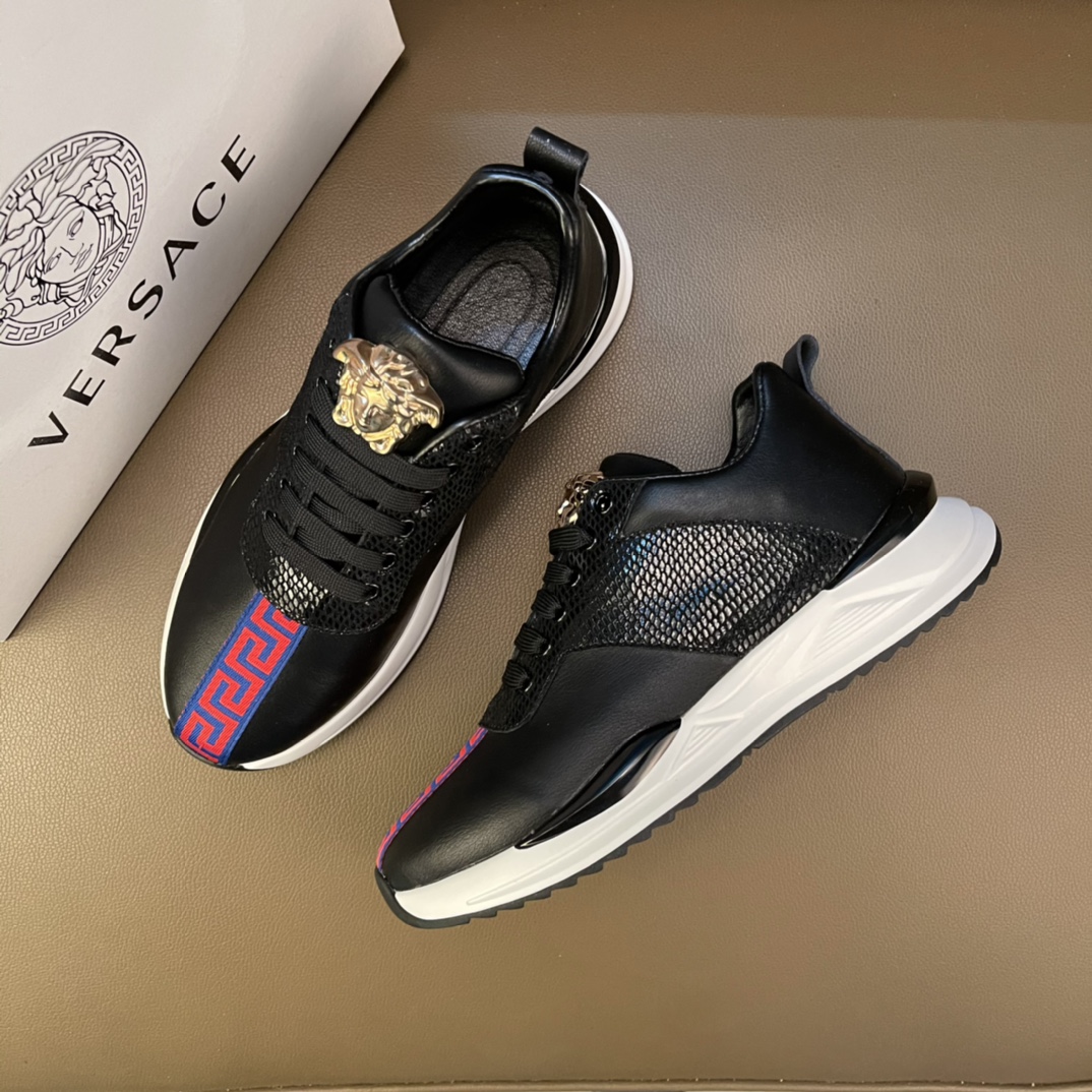 I5       最高品质范思哲VERSACE～独领风骚2⃣️0⃣️2⃣️2⃣️经典休闲潮款，原版瓦莎琪荔3D 鞋面 霸气玫瑰金更是重金打造😍 材料：🐂进口头层小牛皮➕顶级材质制作而成 ，欧美大师独特版面设计 完美打造专柜品质，懒人套脚设计 潮人板鞋 耐磨仿滑原版大底 运动跑步风设计 上脚独特的美，青年乐福款 休闲运动板鞋💓超级舒服。范思哲原版鞋面复刻 适合司机驾车外出🚗 绝对的焦点 高端 优雅.男鞋