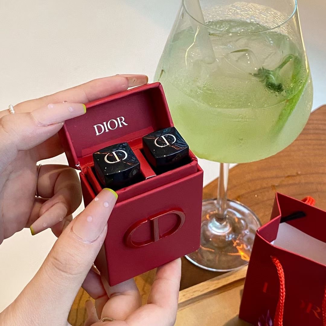 Dior Lipstick Gift Set - Exquisite Red Packaging, Perfect for Gifting 2 i1651475362 4727 0
