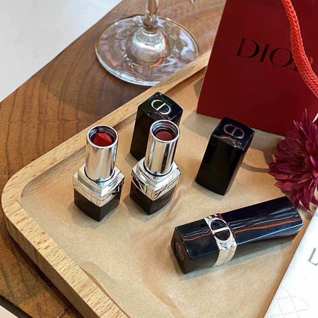 Dior Lipstick Gift Set - Exquisite Red Packaging, Perfect for Gifting 4 i1651475362 720 2
