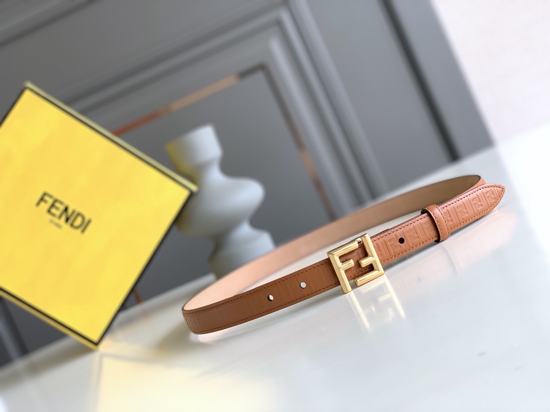 Fendi 五金做工精细 线条流畅 表面光滑 𝐙𝐏电镀工艺 香港通关【𝐇𝐀𝐀𝐒】 进口皮料