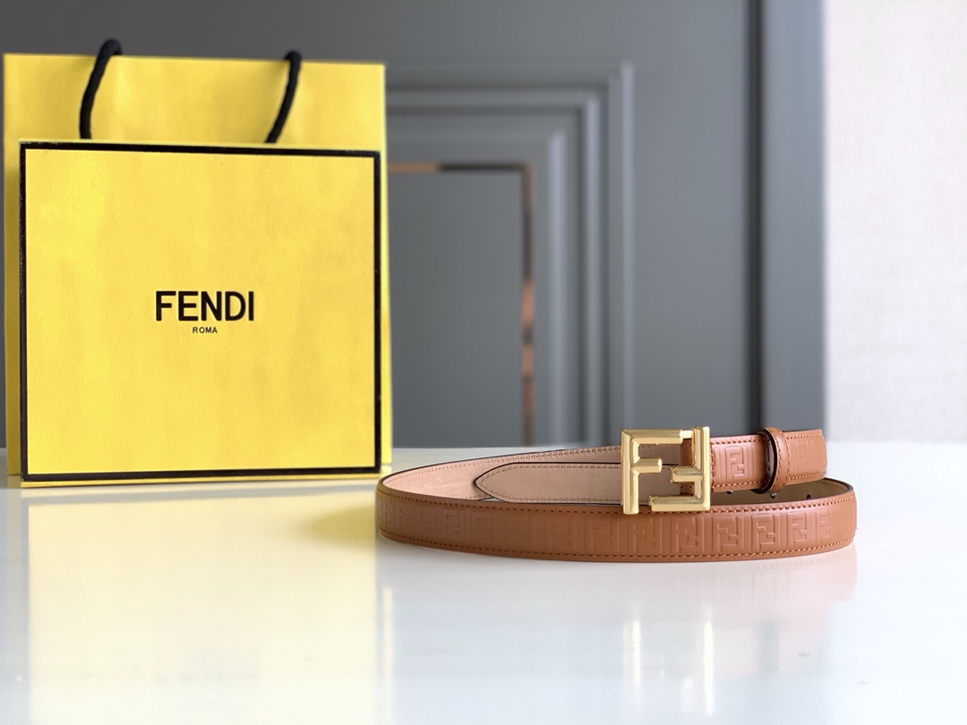 Fendi 五金做工精细 线条流畅 表面光滑 𝐙𝐏电镀工艺 香港通关【𝐇𝐀𝐀𝐒】 进口皮料