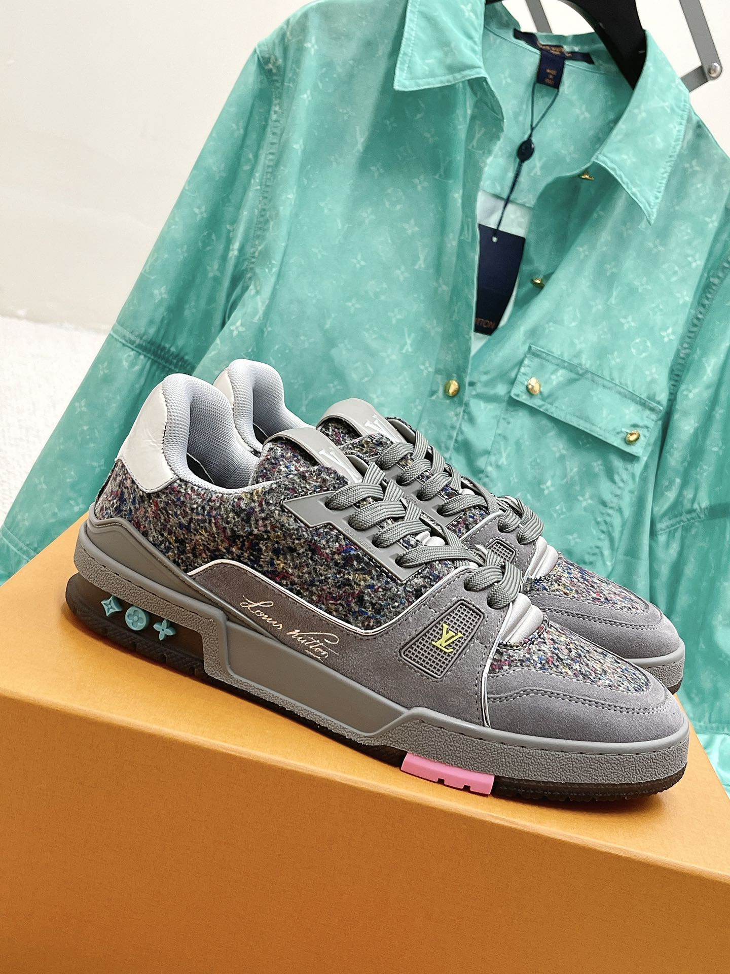 NO:481083,Couple style, classic donkey brand LVTrainer PVC sports shoes series, high-end, atmospheric and high-end, each style is very good!  The original version is exactly the same material and workmanship details. Various leather TPU cloth. Super complex splicing. TPU original outsole. Original packaging. Size 35-40. Men. 39-45. Casual shoes/sports shoes. Louis vuitton. Louis vuitton. Sneakers.19860909出情侣款 经典驴牌 LVTrainer PVC 运动鞋板鞋系列 高端大气上档次 每个款式配色都很赞！ 原版完全一样材质做工细节 各种皮面TPU 布 超复杂拼接 TPU原版大底 原版包装 码数女35-40 男39-45,休闲鞋/运动鞋,louis vuitton,louis vuitton,sneakers,Women's Shoes