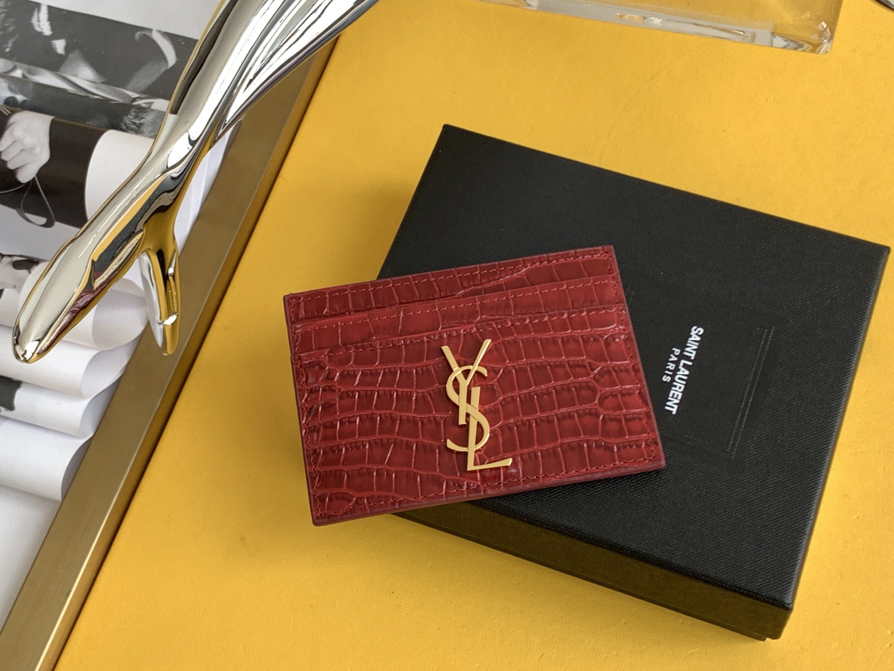 Crocodile pattern card holder metal interlocking jacquard embossed stitching gold hardware 5 card slots