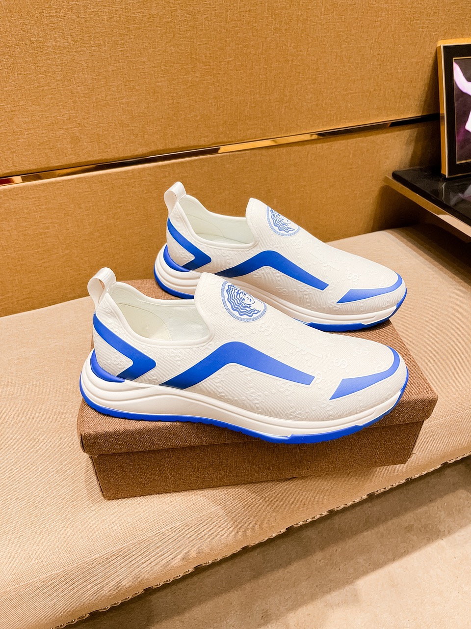 I5   范思哲 🔝  男鞋高端品牌 官网1：1最新力作：鞋面采用意大利官网原版专用科技布面料搭配  原版舒适透气内里➕原版指防滑大底制作 让行走更加便捷舒适，惊世之作，与官方的质量相比美的1：1复刻[色]打造时尚个性衬托你的与众不同潮男必备!  ，