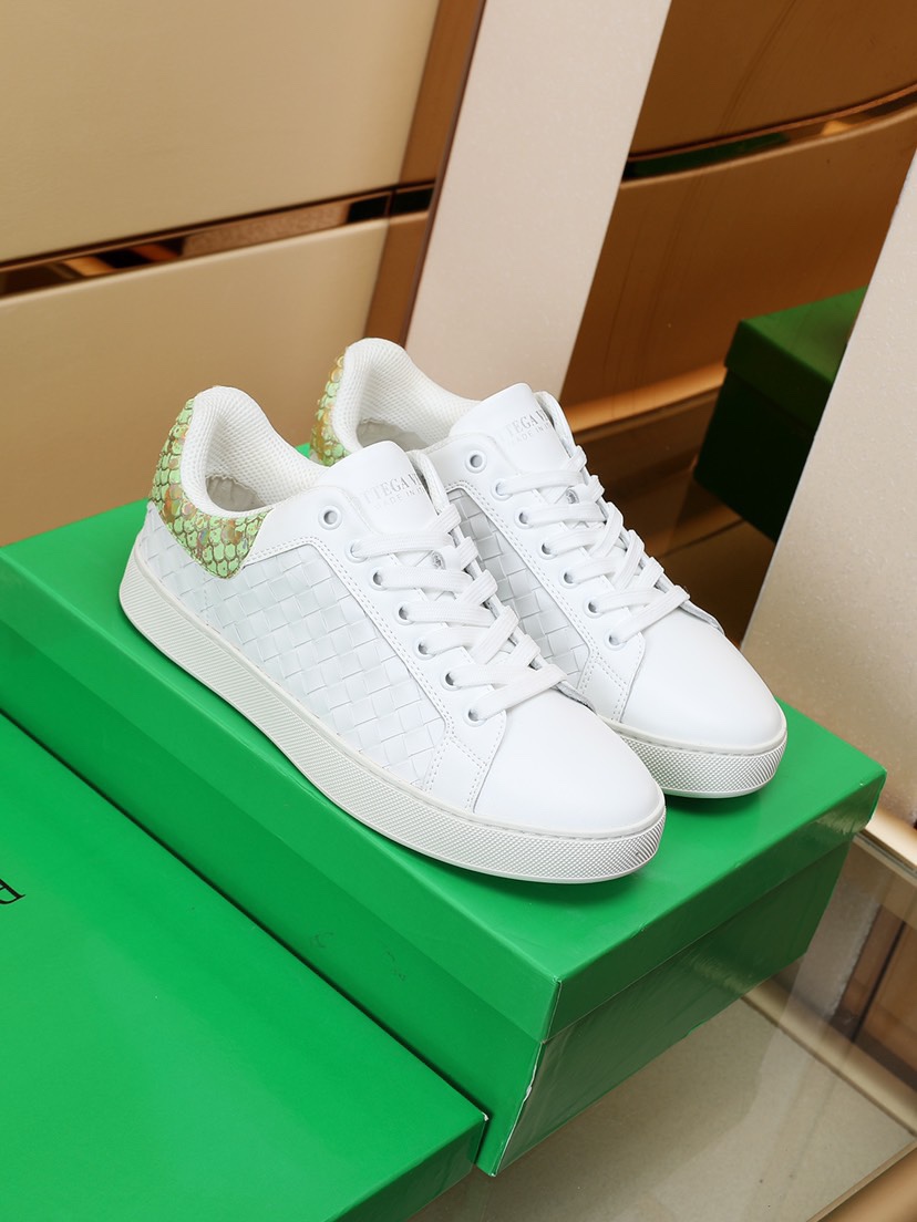 J0  Bottega Veneta  系列顶级代购🔍进口头层牛皮编织面，羊皮垫脚 网布内里环保♻️不掉色，💪鞋底：橡胶组合原厂特供原版大底⚠原厂跟单货🔍🔍可随意进出专柜，欢迎对比⚠