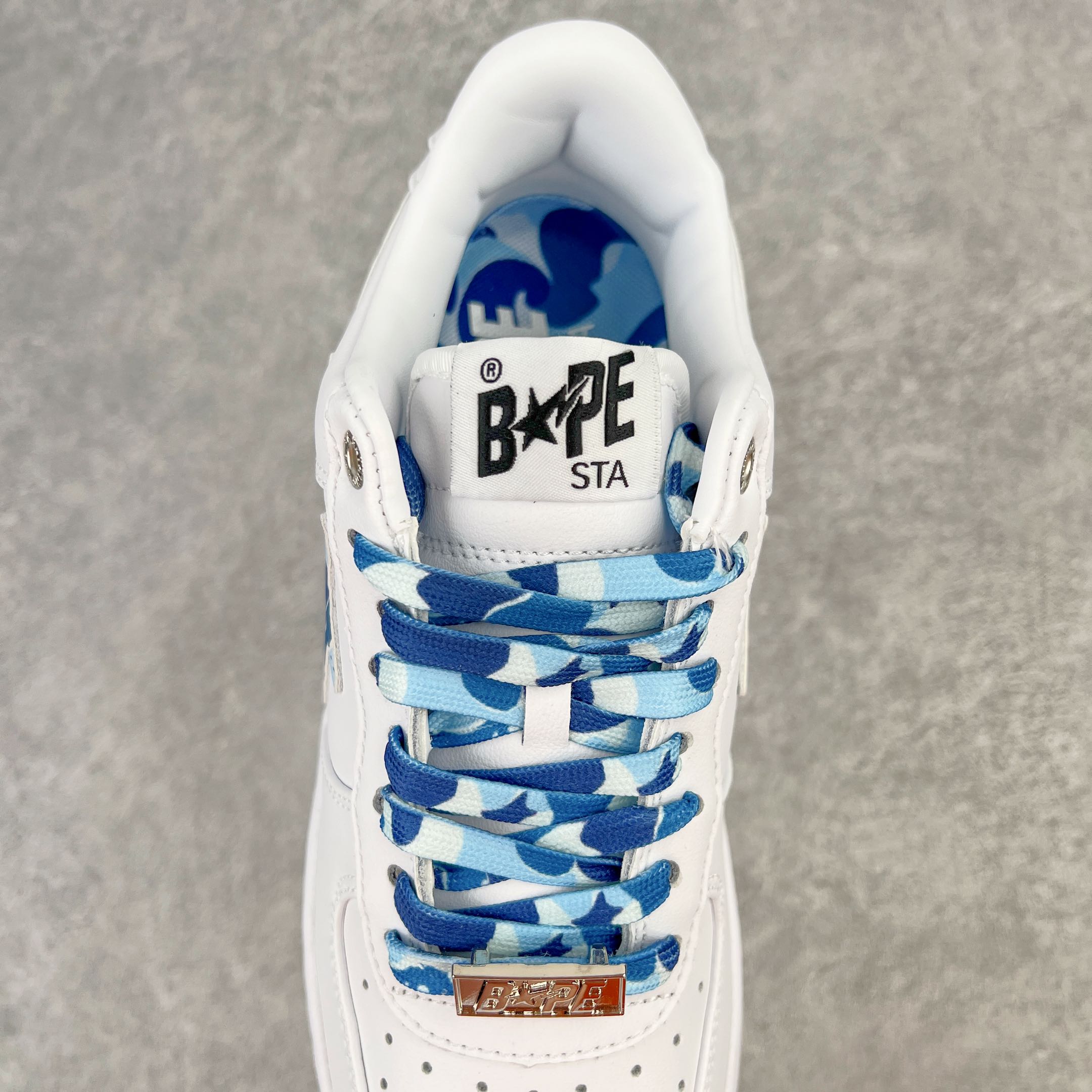 图片[5]-＃C版纯原 Bape Sta To Low 明星同款 猿人头经典漆皮低帮运动休闲板鞋 全套原纸板楦头开发 确保原汁原味 市场最完美低趴版型 一比一鞋头弧度高度鞋身弧度 外贸平台指定订单 匠心打造 开发时长超过半年 独家私模磨具冲刀加持 原厂特供皮料光泽色卡零偏差 内里均采用市场最好的超软原厂填充棉 原数据进口机台高频印压LOGO 最高QC检验标准 控制溢胶瑕疵 深浅定位均保持zp一致 中底嵌入Ortholite缓震材质 全套原包装 包含猿人logo 定制防尘袋 尺码：36 36.5 37 38 38.5 40 40.5 41 42 42.5 43 44 44.5 45 46-选品中心